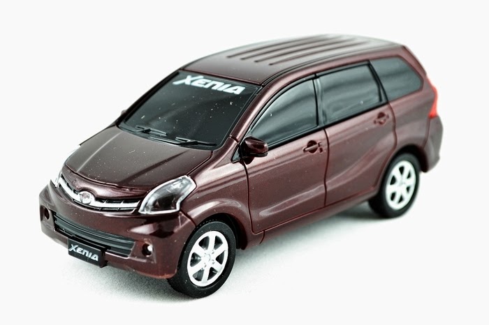 diecast avanza lama