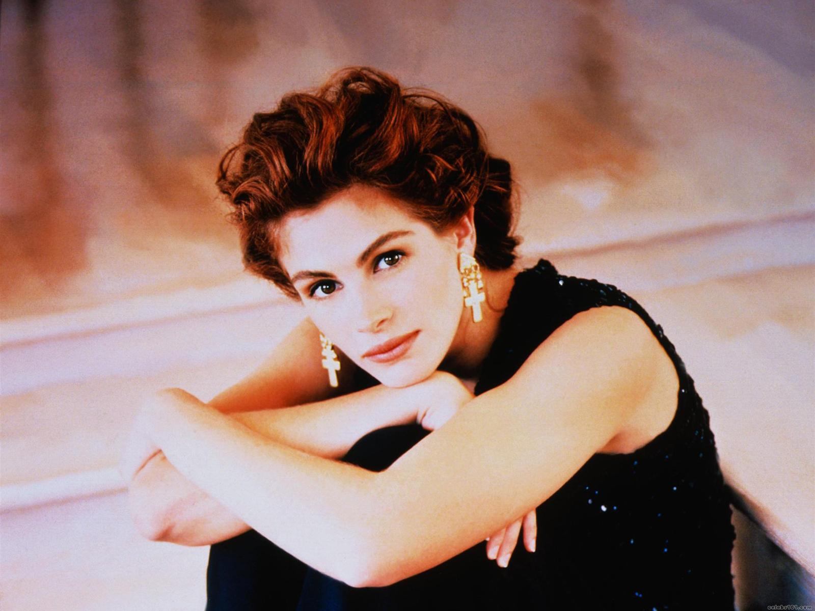 http://4.bp.blogspot.com/-v2hbKUAmYk0/UM5BdfdGawI/AAAAAAAAnaA/PzVG3CRs4yo/s1600/Julia-Roberts-earrings.jpg
