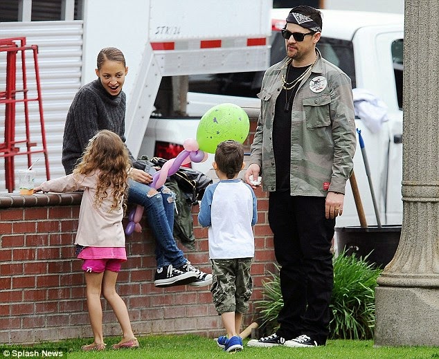 NICOLE RICHIE NEWS: SPOTTED: Richie-Madden's in Santa Monica