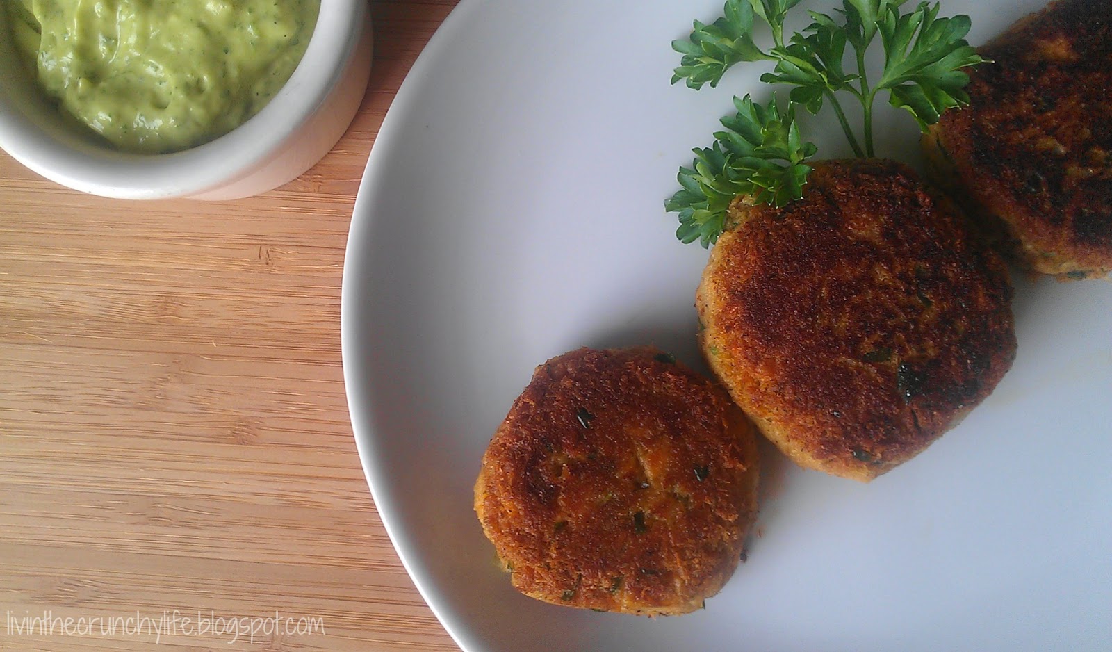 salmon cakes with remoulade Salmon (or Crab) Cakes with Cilantro Lime Avocado Remoulade (gluten, dairy, nut, egg-free)