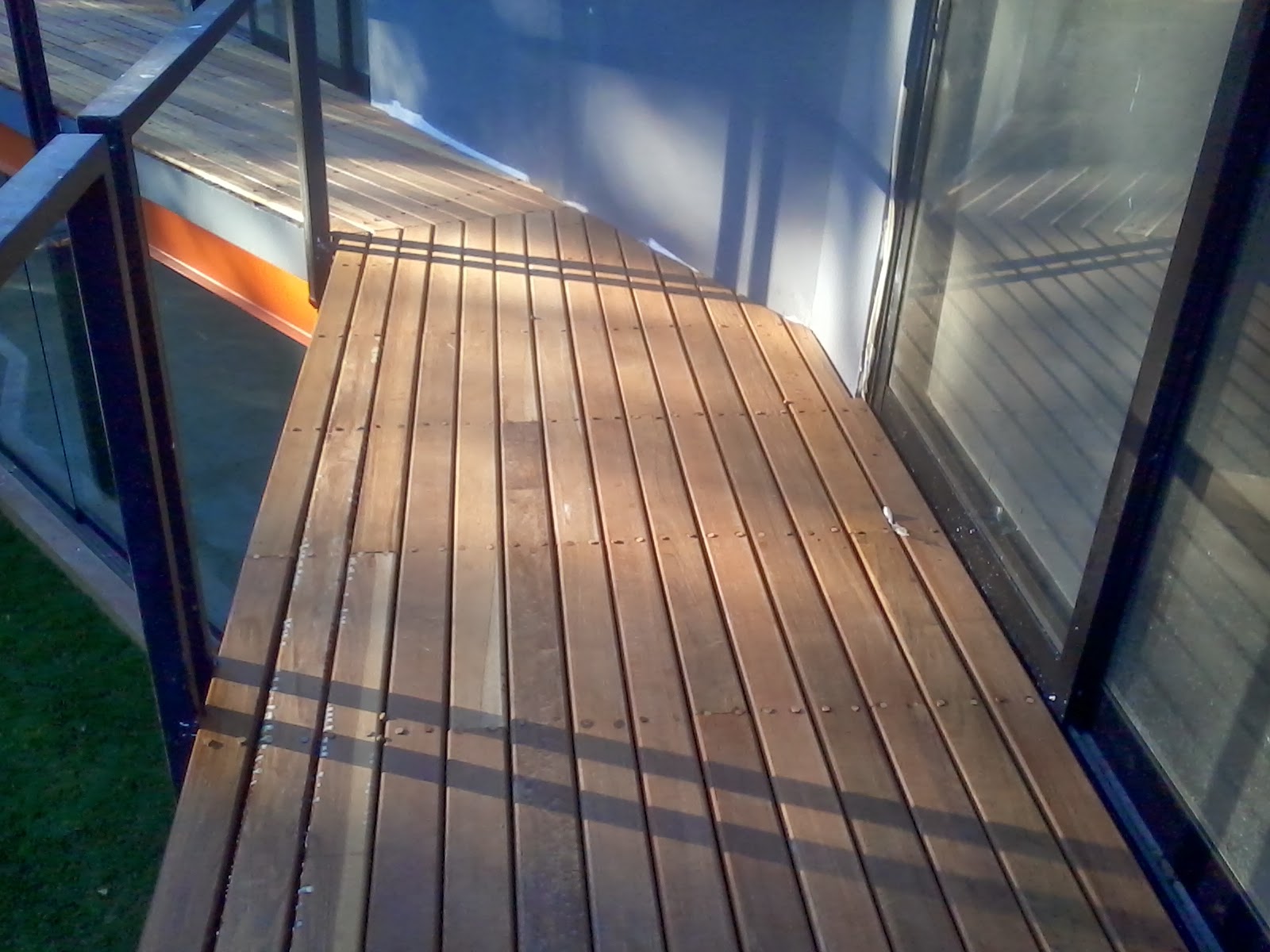 Alcides Colocação de Tacos e Assoalhos DECK DE MADEIRA YPÊ RAJADO