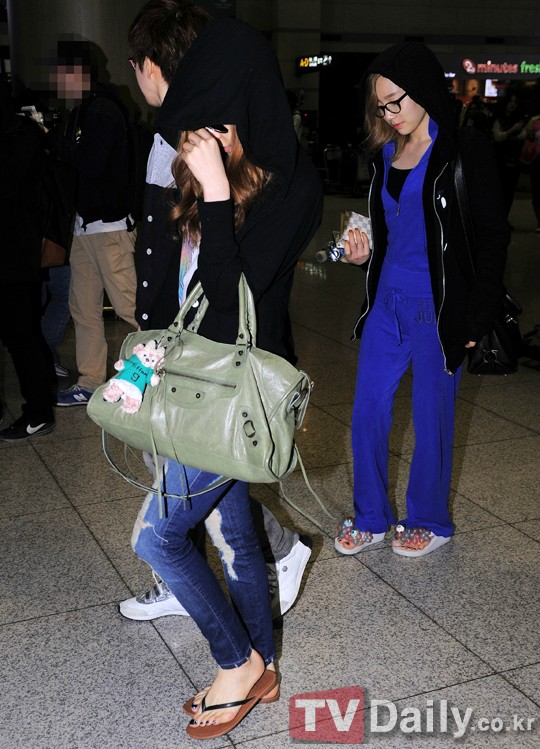 [PICS][10.04.12] TaeYeon & Tiffany trở về từ Thái Lan Snsd+taeyeon+and+tiffany+airport+pictures+(%3Cimg%20src=