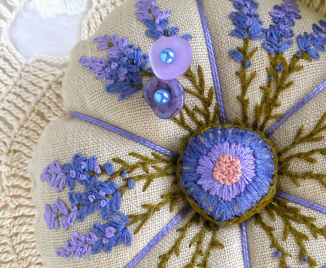 fiberluscious Summer Garden Part Two 6 Flower Pincushion Tutorial