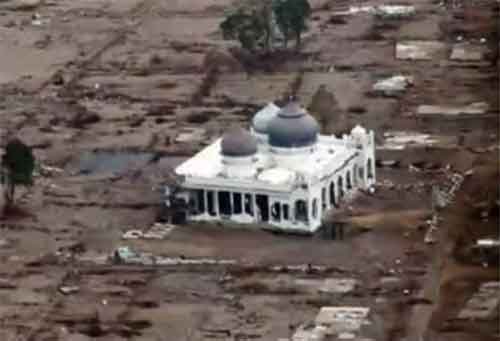 KEBESARAN ALLAH-Masjid yang selamat dari Tsunami di Aceh