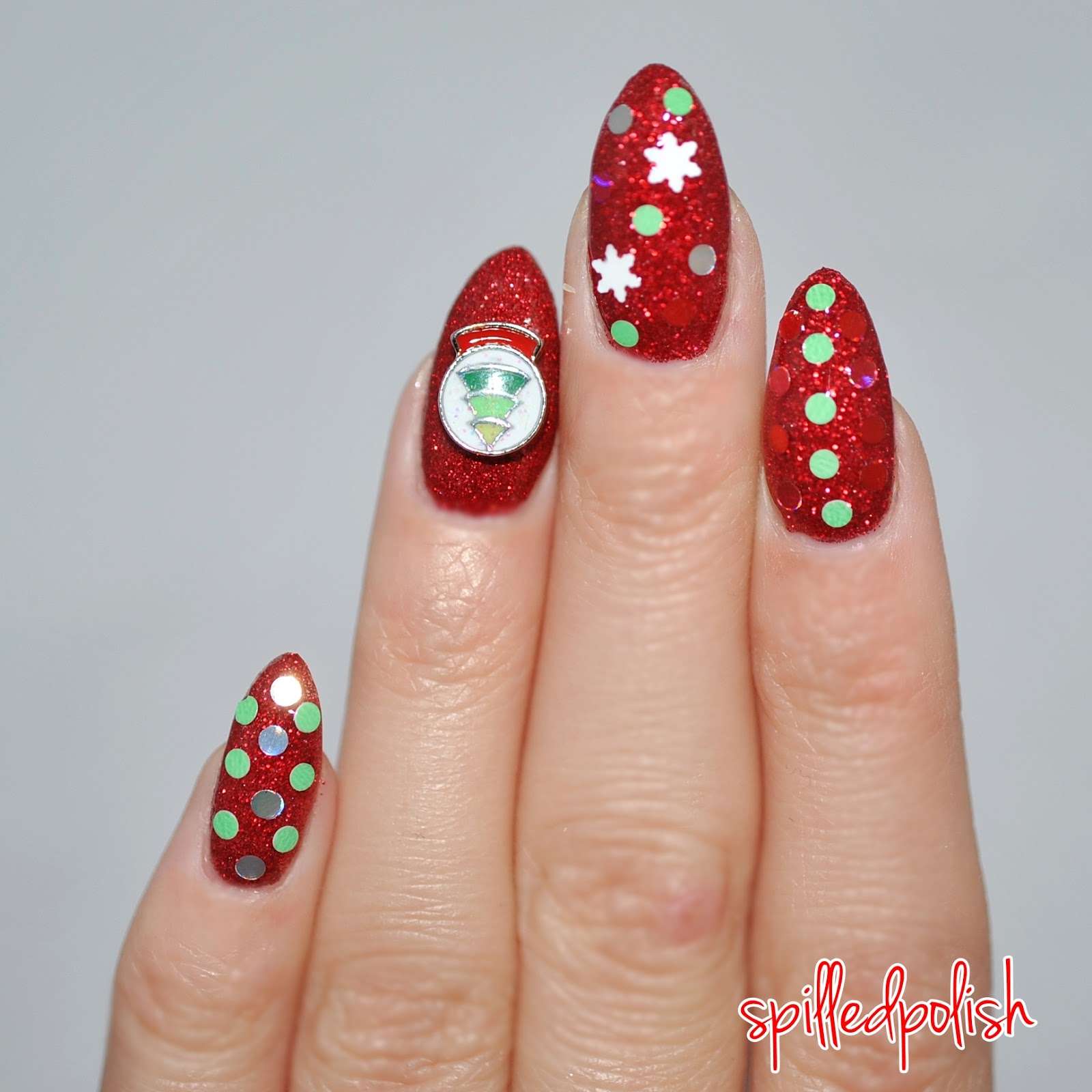 spilledpolish: Sparkly Christmas Nails