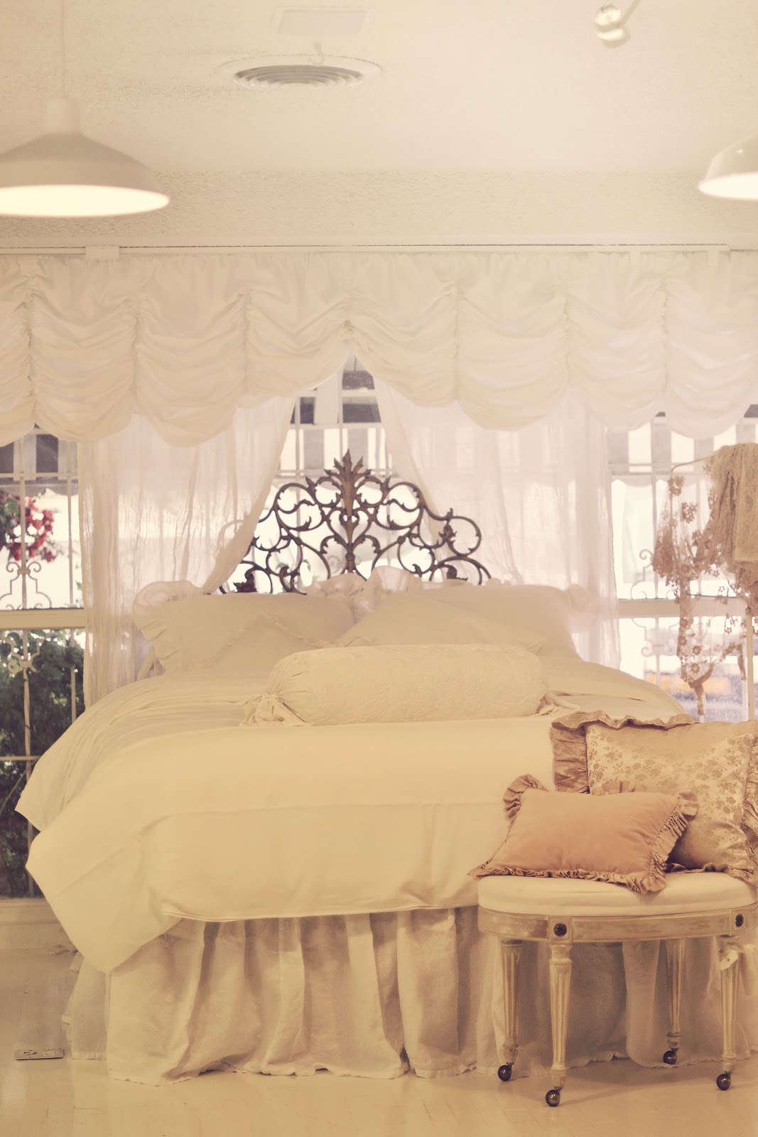 5 Tips for Finding Vintage Home Decor - The Shine Project 5 Tips for Finding Vintage Home Decor - The Shine Project