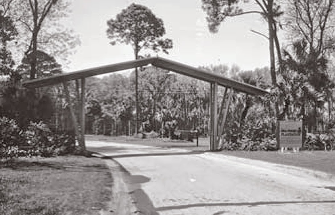 The First Sea Pines Entry Gate