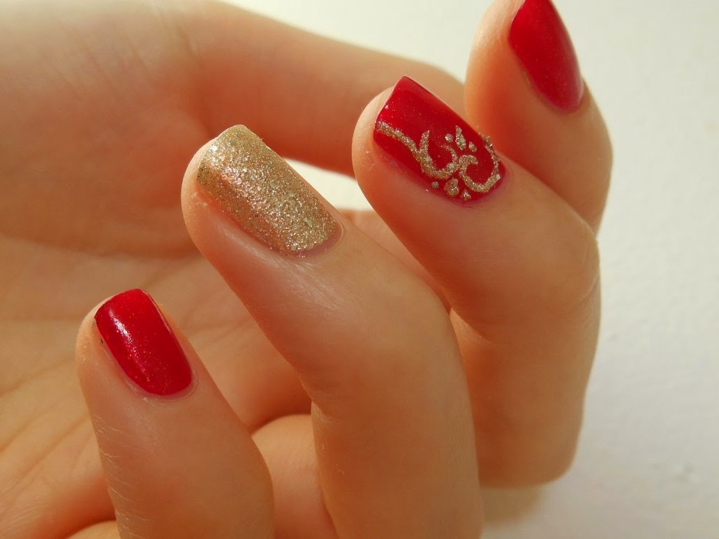 Personnellement, jai beaucoup aimé ce Nail Art, ça fait super classe je trouve. Cest parfait pour les fêtes de fin dannées avec une petite robe rouge par