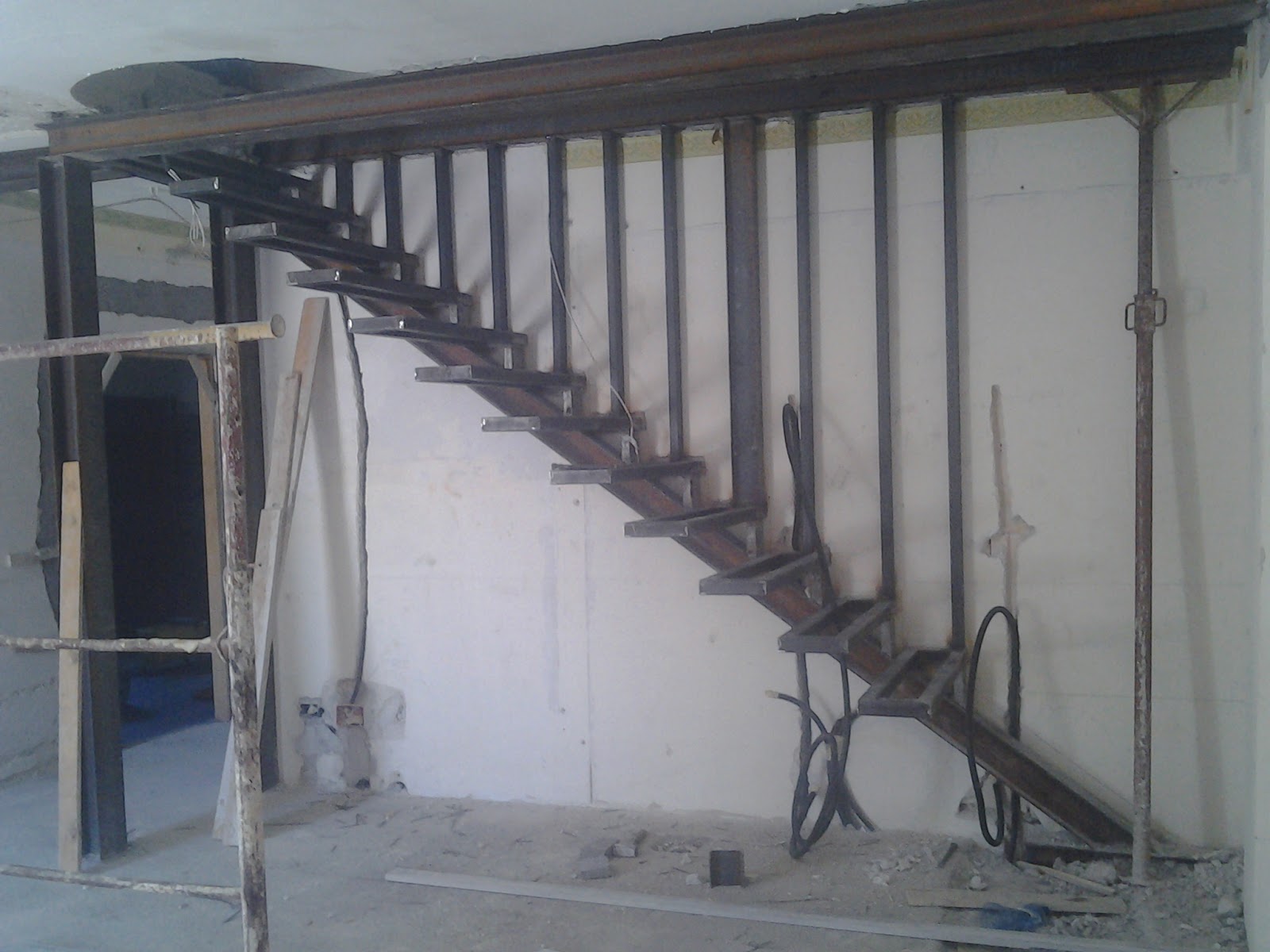 Architetto gaetano frudà : scala moderna a sbalzo (o sospesa) Scale a sbalzo struttura