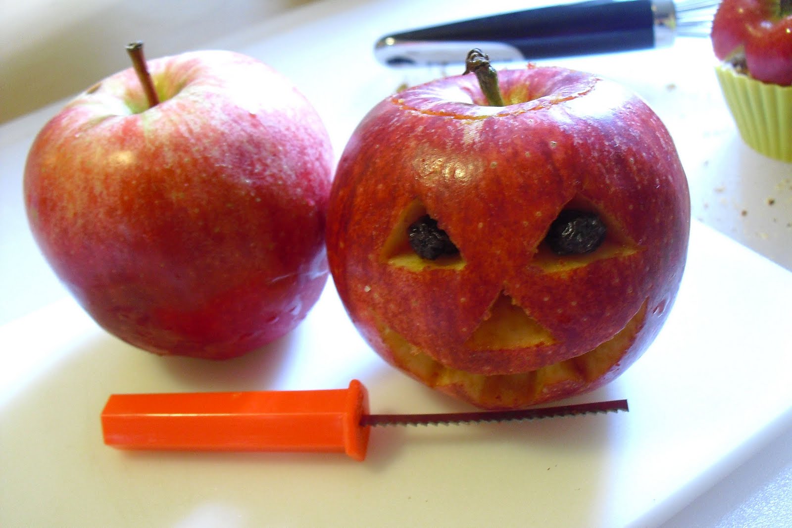 Rawdorable Apple Carving & Vegan (Un)Baking Day!