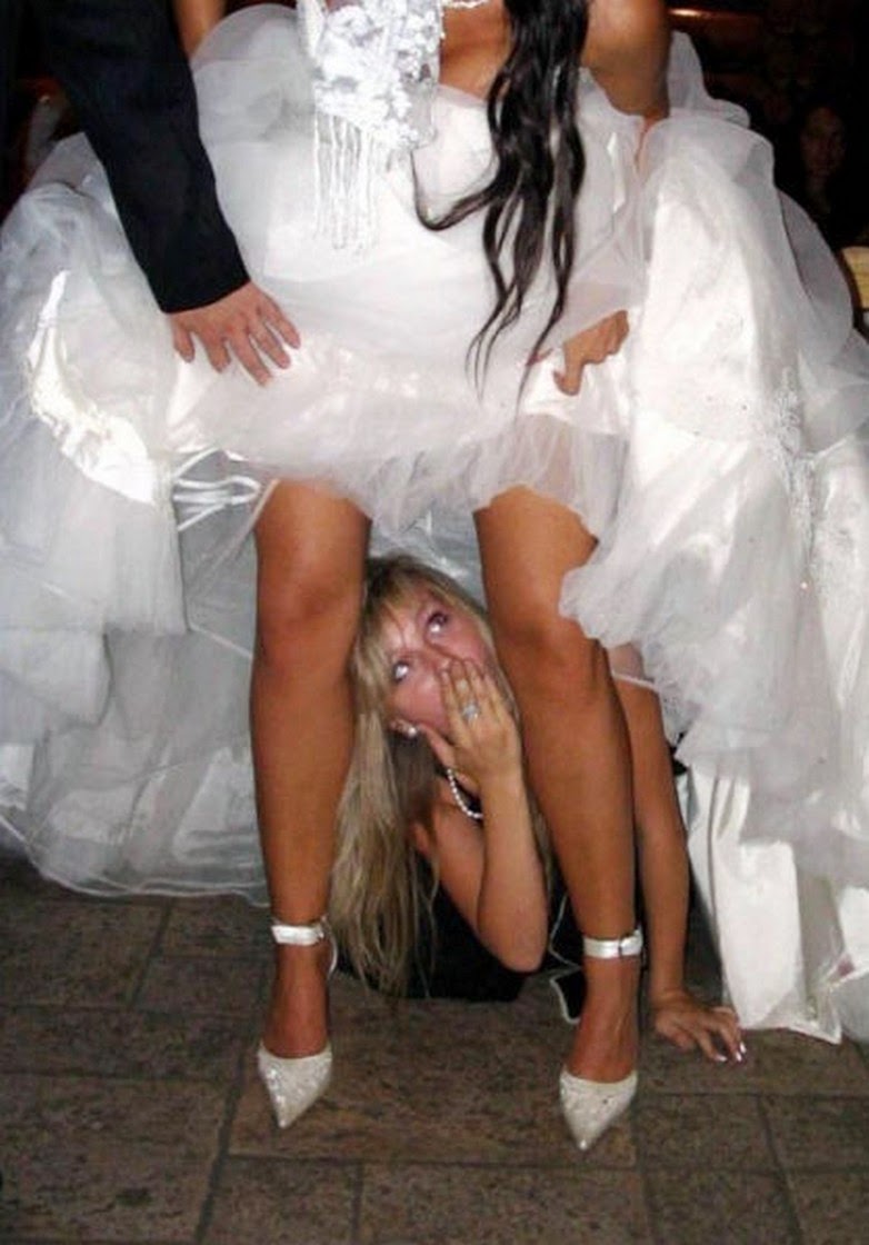 Пошлая невеста грешит не снимая свадебное платье