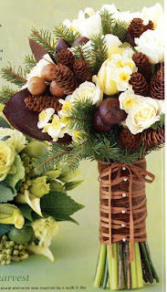 A wonderfully rustic winter pinecone wedding bouquet.
