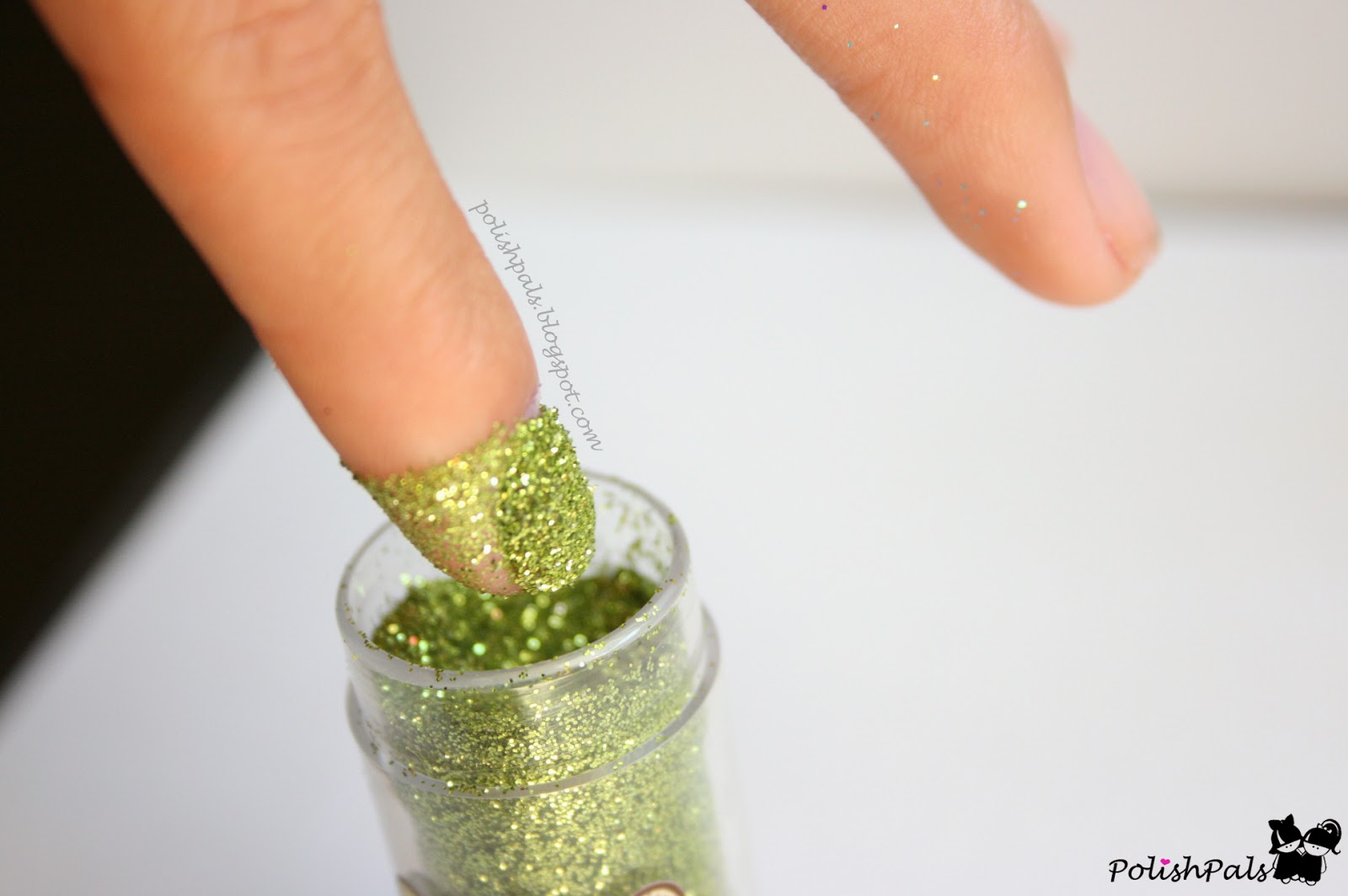 Polish Pals Ombre Loose Glitter Nails (+ Tutorial)
