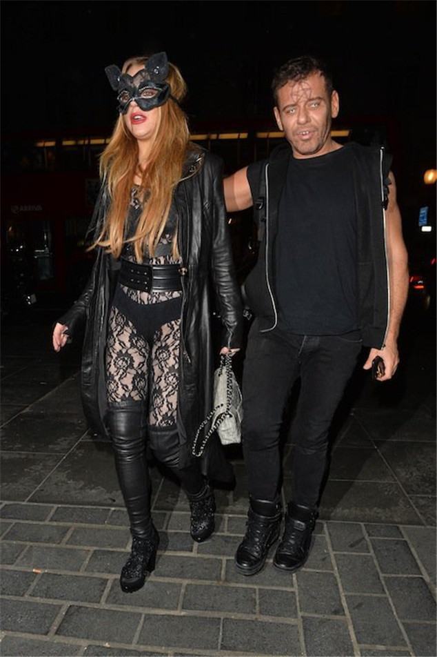 lindsay lohan halloween costume lindsay lohan bloody catwoman for halloween news 4y lindsay lohan halloween costume lindsay lohan bloody catwoman for halloween news 4y