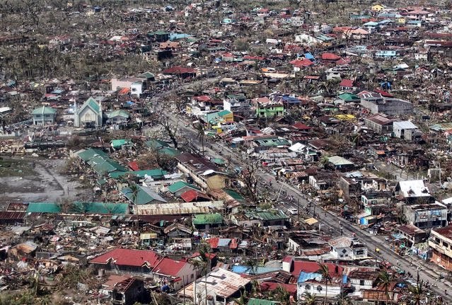 serangan badai haiyan