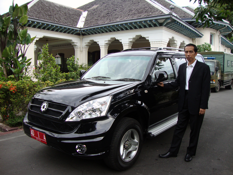 Jokowi bawa Mobil esemka