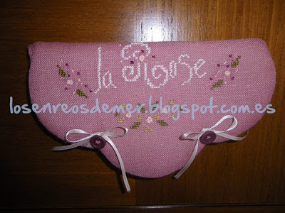 Costurero La Rose, parte anterior