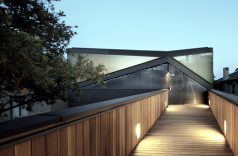 Aujourd´hui ValĂ©ry: Pitched Roof House_by Chenchow Little Architects