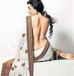 vidya balan without bra and blouse saree photo