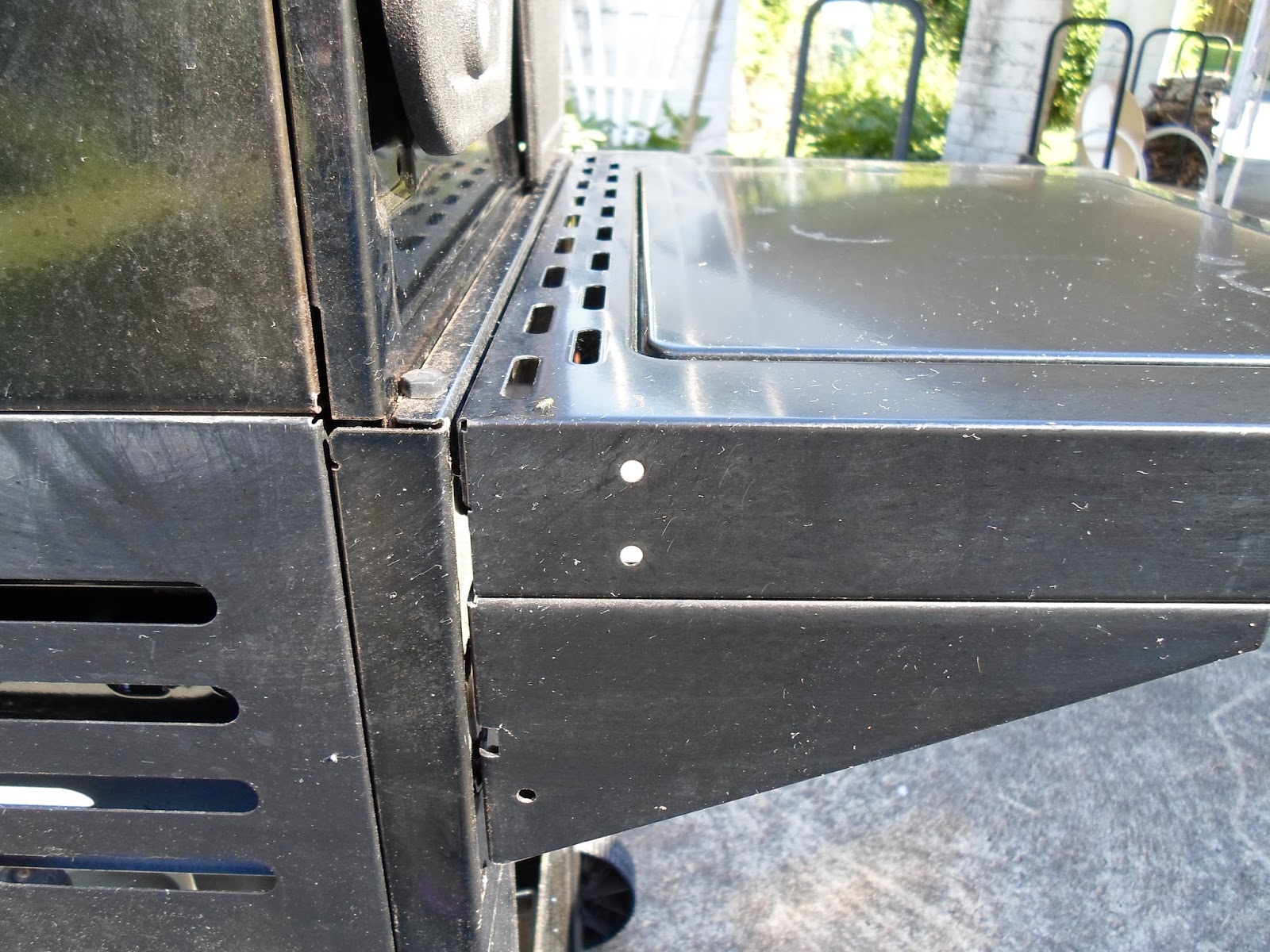 Happier Than A Pig In Mud 1.97 Umbrella Holder for Gas Grill