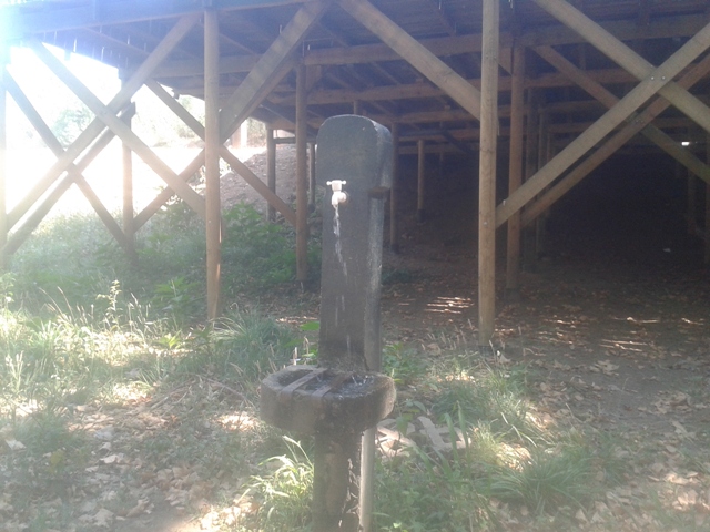 Fonte com água Fonte com água