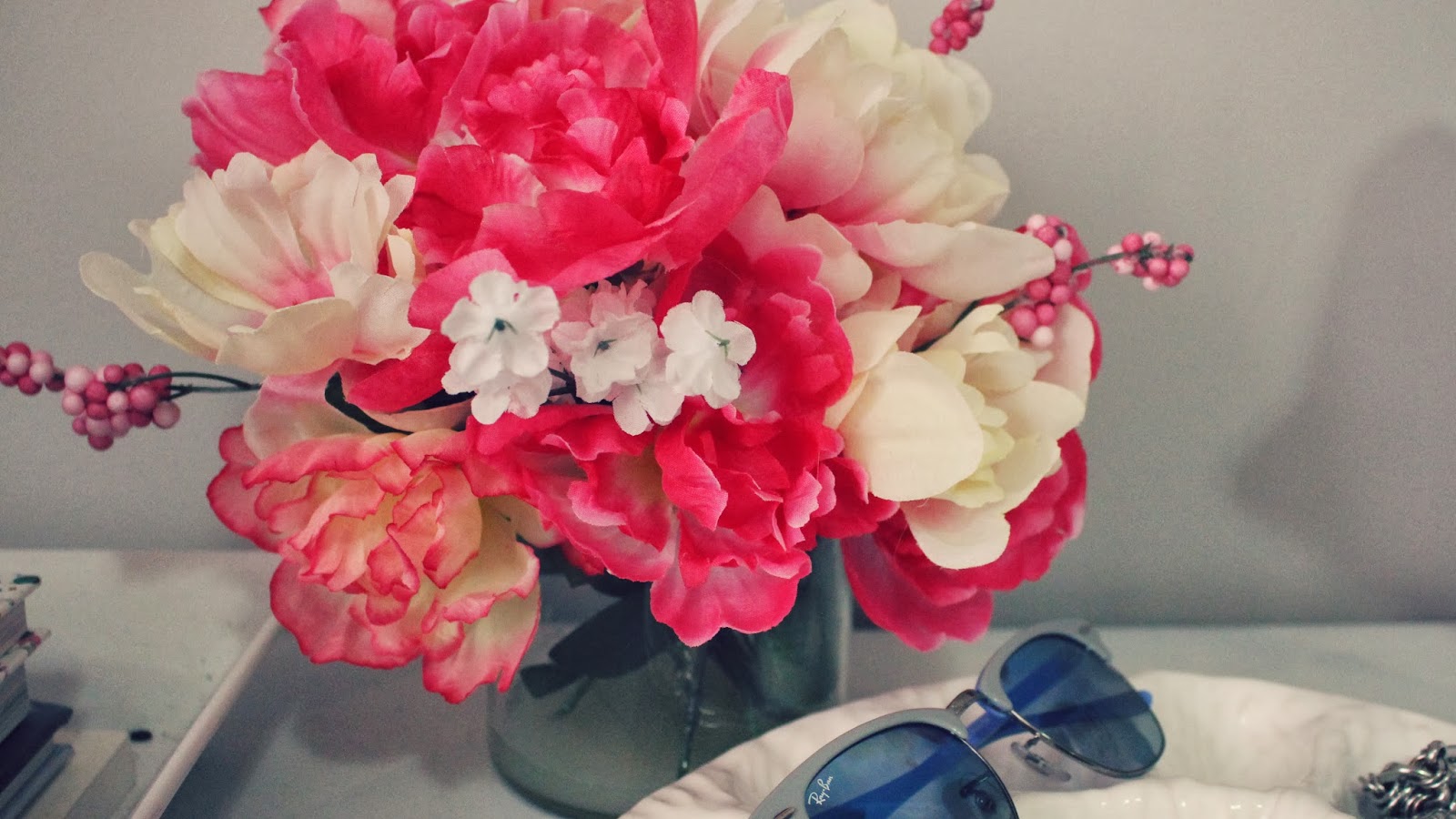 DIY Floral Vase With Faux Water THATGIRLCATHY
