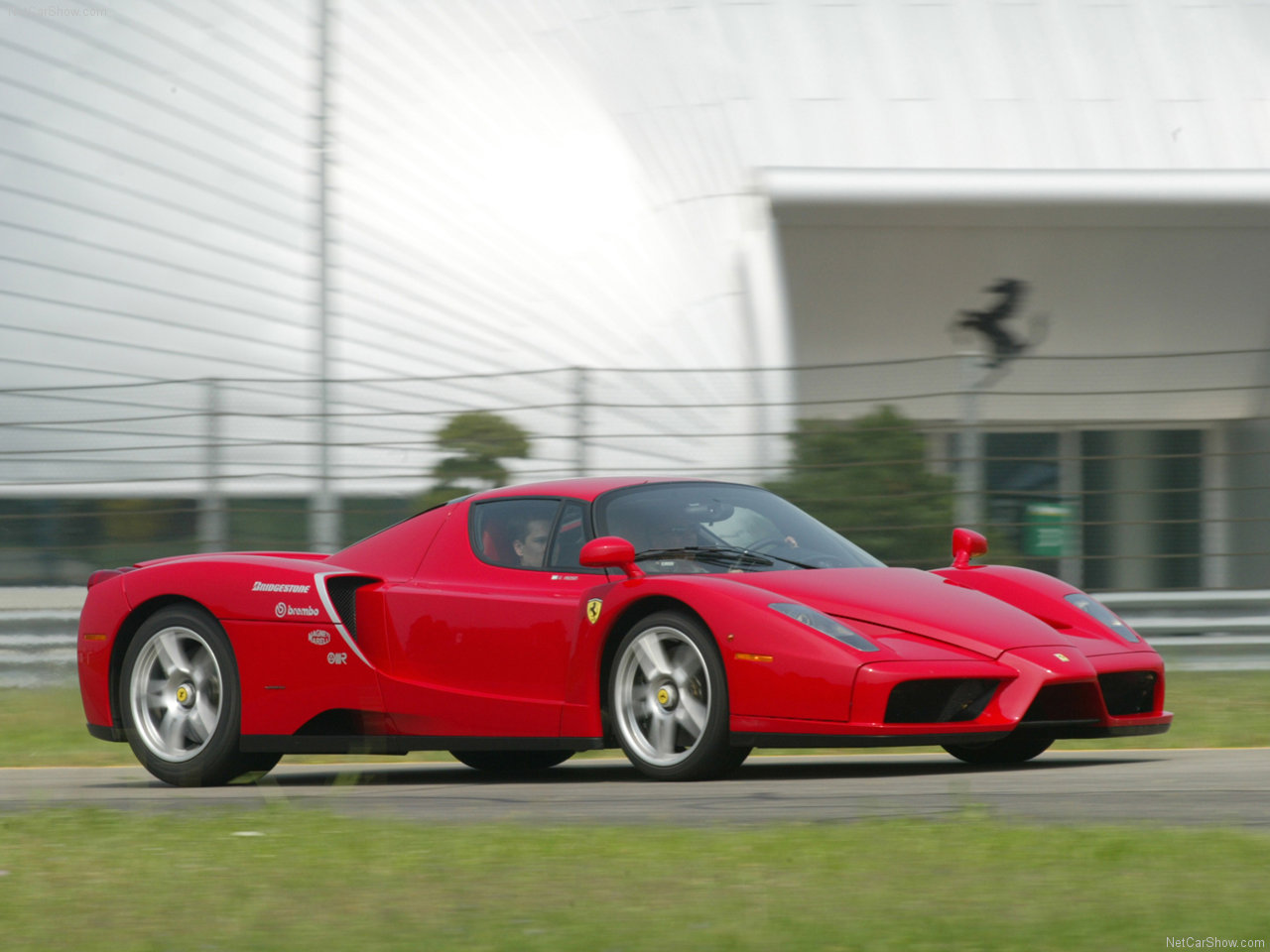 http://4.bp.blogspot.com/-vL7i9SKsZXA/TYoHA0TQYxI/AAAAAAAAC8Y/RADSL4EgfG0/s1600/Ferrari-Enzo_2002_1280x960_wallpaper_08.jpg