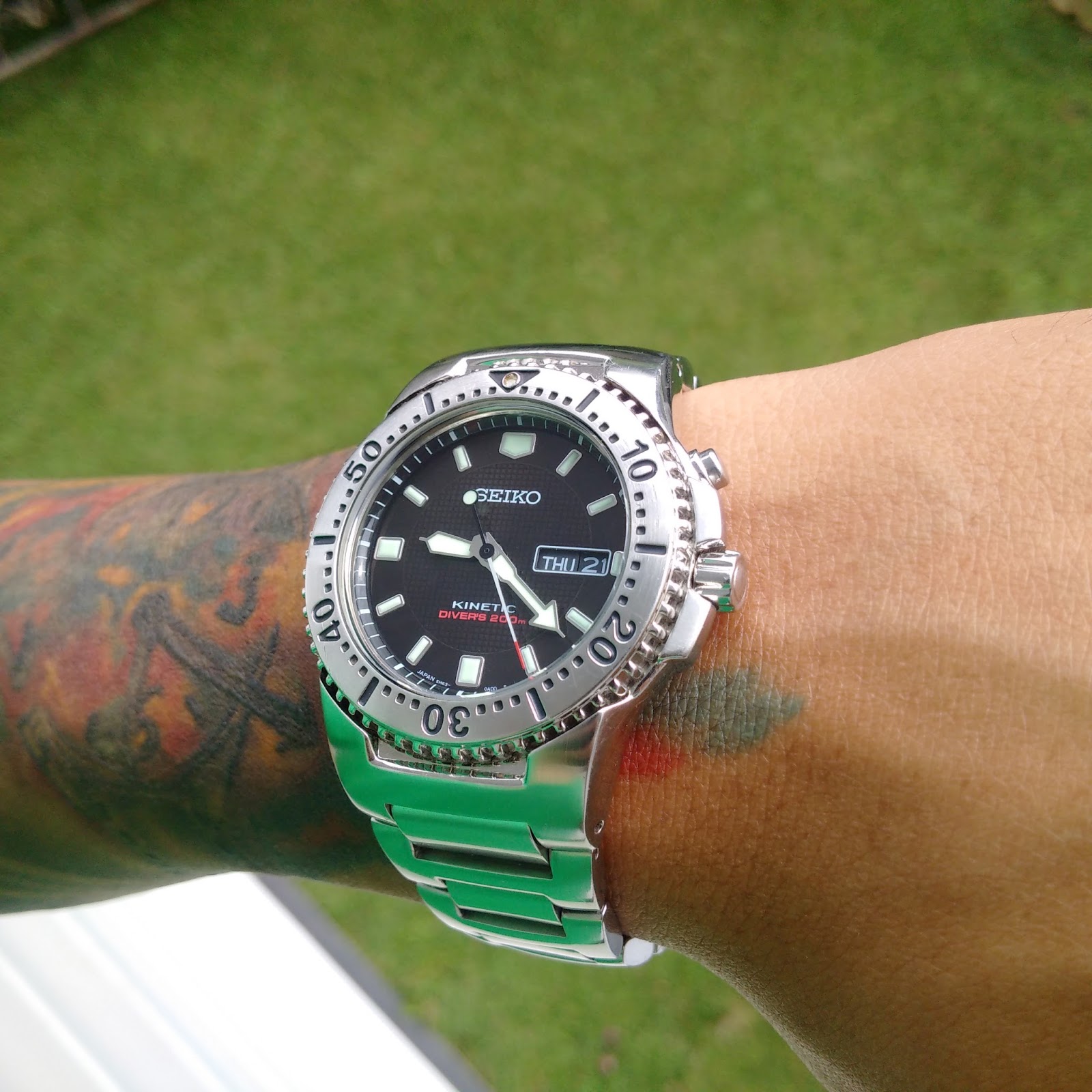 jam dan waktu Kondisi fungsi jam baik normal Kondisi fisik mulus bekas pemakaian sangat wajar Rantai cukup panjang Crown lock dan bezel klik Diameter 42mm