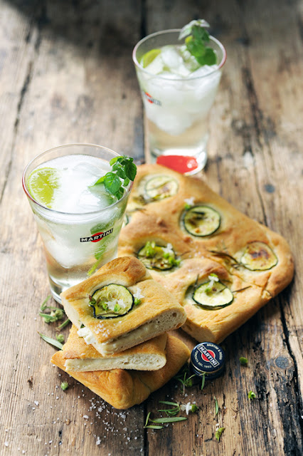 Pain'péro aux courgettes et à la ricotta et Martini® Royale pour un apéritivo... forcément à l'italienne...