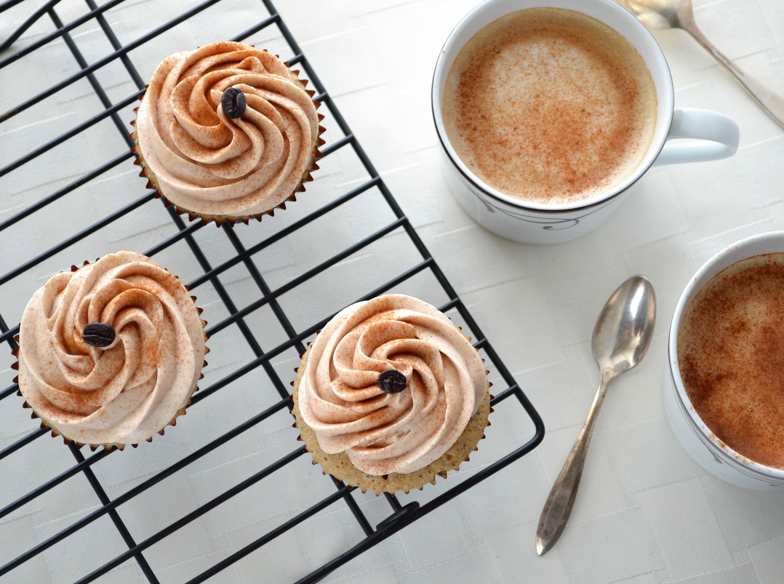 Cinnamon Latte Cupcakes Building Buttercream