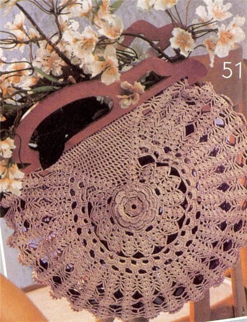 Bolso tejido al crochet con manijas de madera , con esquema