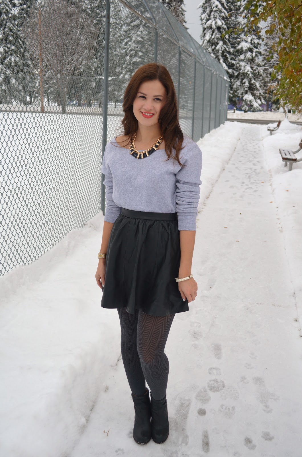 dressing up a sweatshirt / bornlippy