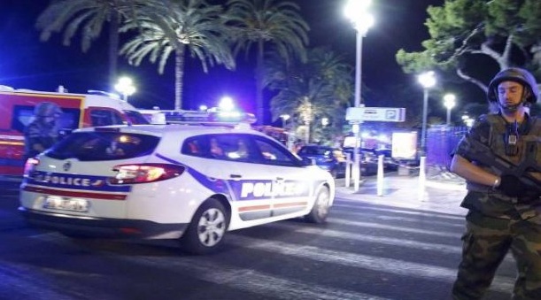 Σκότωσε με αυτόματο όπλο 11 άτομα, σύζυγο γιατί τον χώρισε, παιδί κι εραστή της συζύγου! Σκότωσε με αυτόματο όπλο 11 άτομα, σύζυγο γιατί τον χώρισε, παιδί κι εραστή της συζύγου!