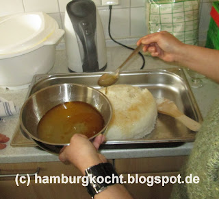 Die Maske für die Person aus dem Zahnpulver