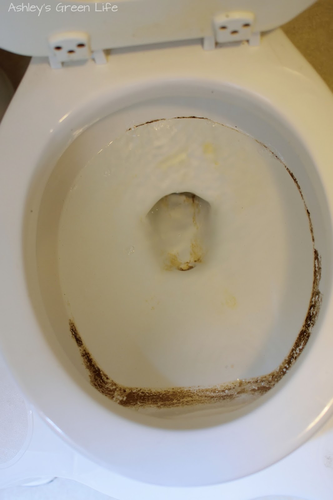 How to clean the toilet bowl from the inside of the rust How to clean the toilet bowl from the inside of the rust