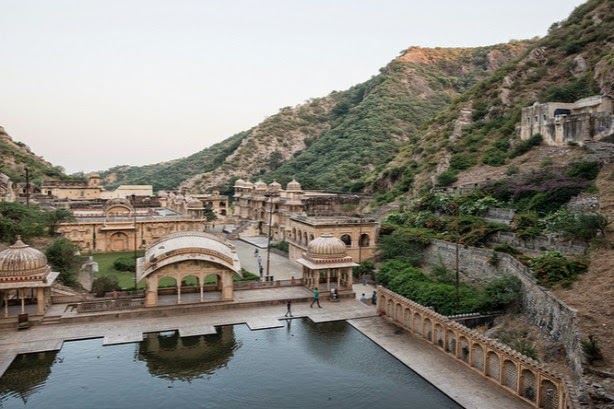 jaipur inde monkey temple singe bassin galta inde