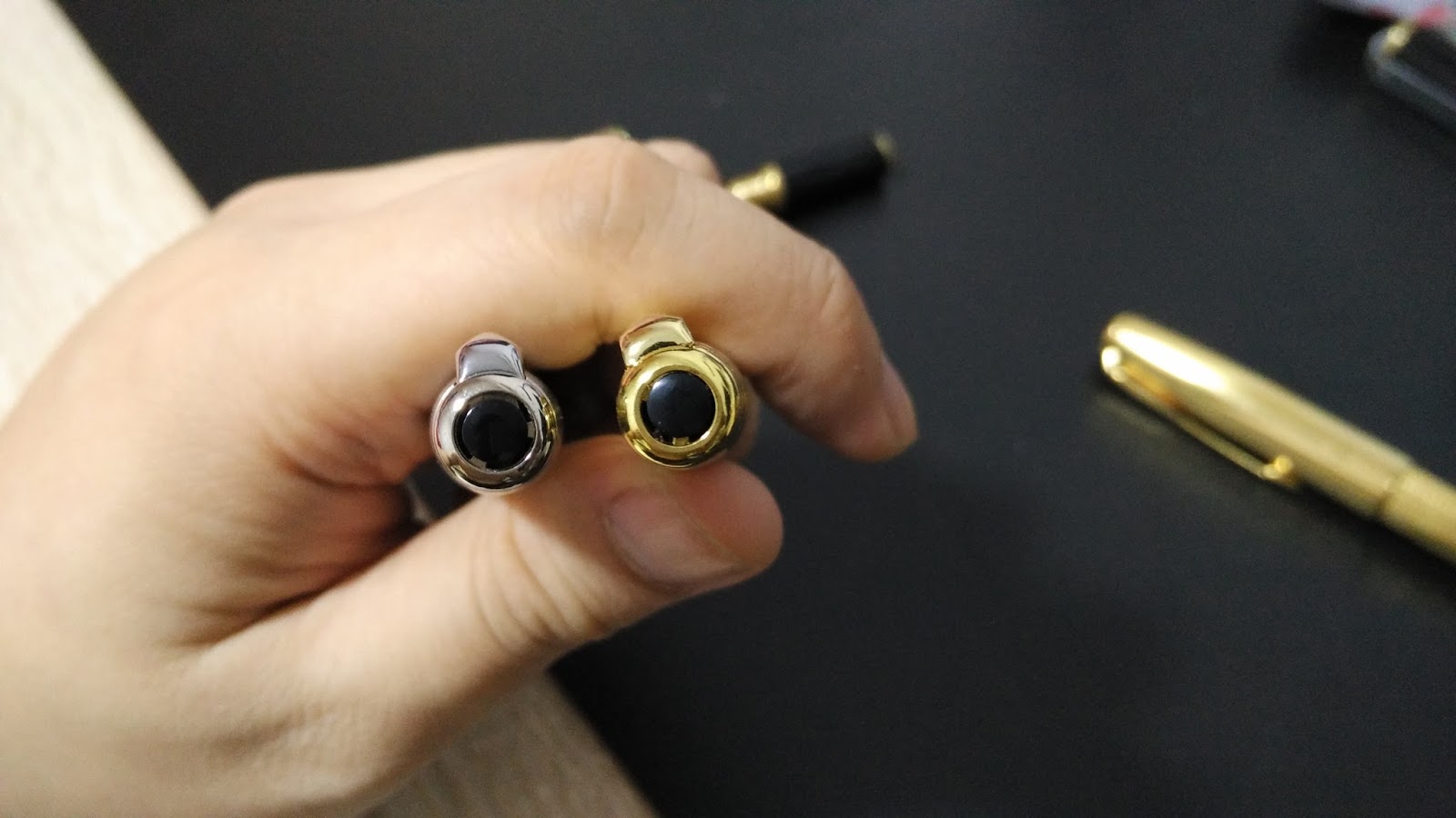 Enfeeble Pens Comparing a counterfeit Parker to a real one