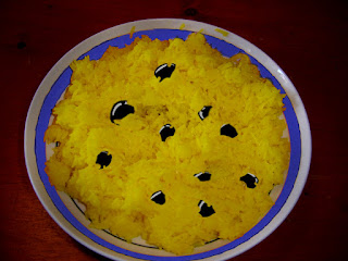 Arroz con aceitunas Plato de arroz amarillo aceitunas