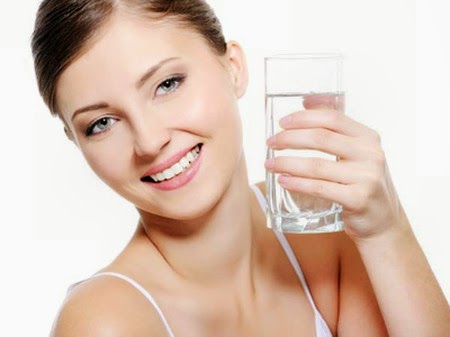 Da kém sáng, thô ráp và nhanh lão hóa nếu không uống đủ nước tu-van-lam-tre-hoa-da-mat-bi-quyet-1
