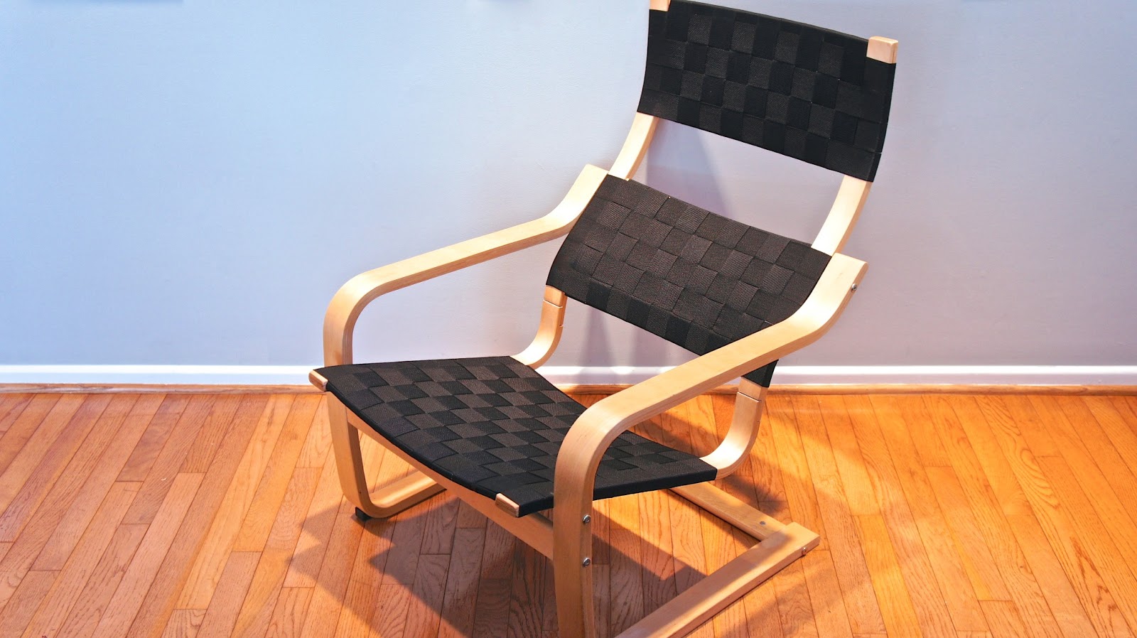 Ikea Poang Chair Hack - Nylon Paracord Project