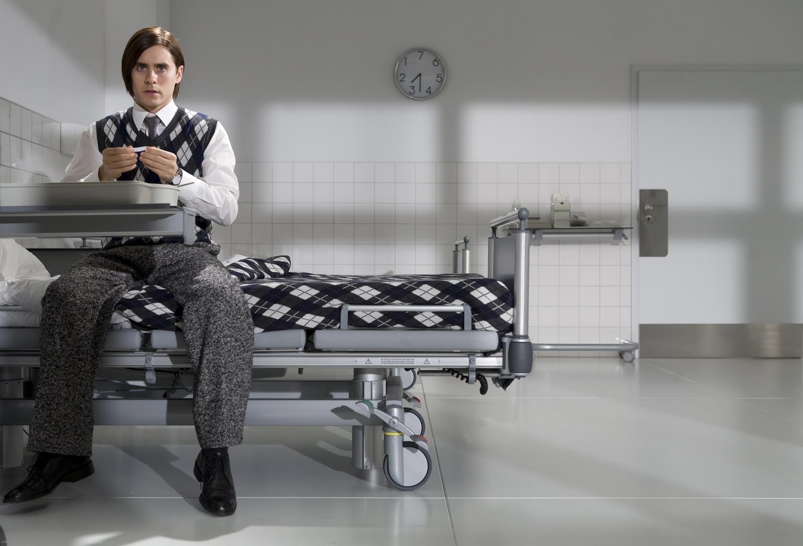 http://4.bp.blogspot.com/-vWeWCOogl4o/TdJZOyGUtBI/AAAAAAAAAJ0/ep4OXOqY4gQ/s1600/mrnobody23.jpg