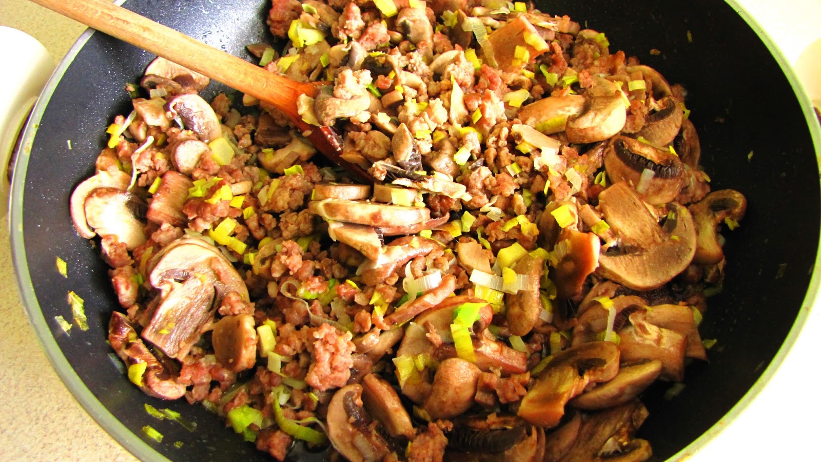 Impresja Smaku Zupa Serowa Z Mielonym Miesem I Pieczarkami