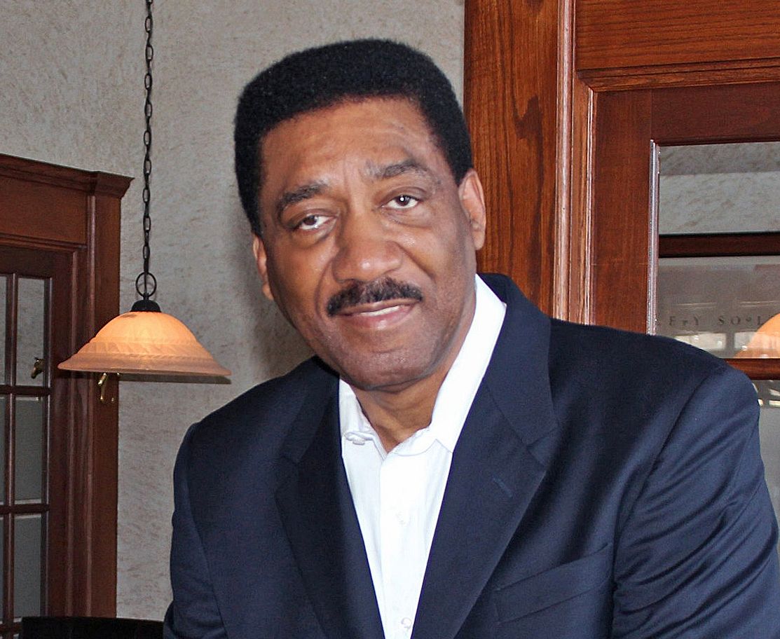 Andi's Book Reviews 'Reginald F. Lewis Before TLC Beatrice' by Lin Hart