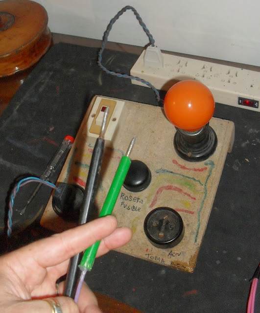 Construye Tu Tablero de Pruebas . Taller de Electricidad del Colegio