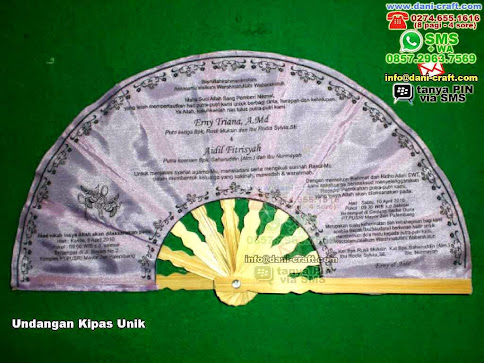 Undangan Kipas Unik Kain Palembang