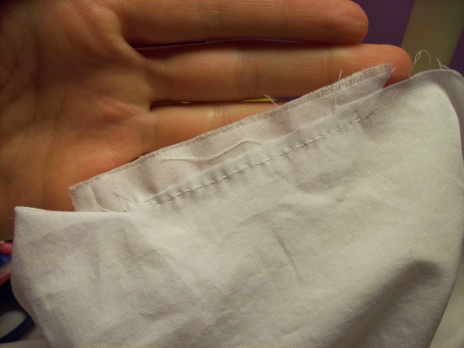 Inserting gussets on a chemise