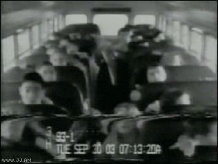 http://4.bp.blogspot.com/-vdWFeF7yCL0/TjwL0KdhMGI/AAAAAAAABUg/nyoRAXHaoEw/s1600/Onibus-escolar-capotando-com-alunos-animacao-humortalouco.gif