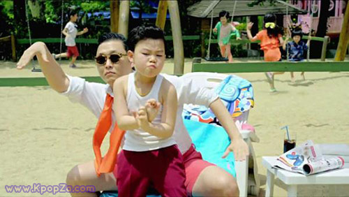 ไซ (Psy) แรงไม่หยุดมิวสิควิดีโอ Gangnam Style บนยูทูปติดอันดับ 1 ชาร์ตประจำเดือน