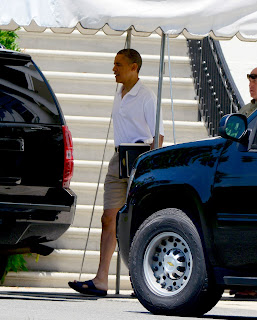 Barack Obama usando chinelos