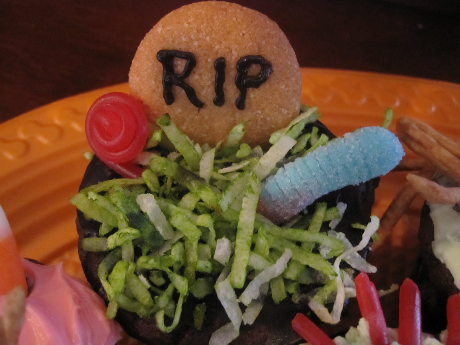 Halloween Cupcake Decorating Ideas Gummy Worms - neighbor ...